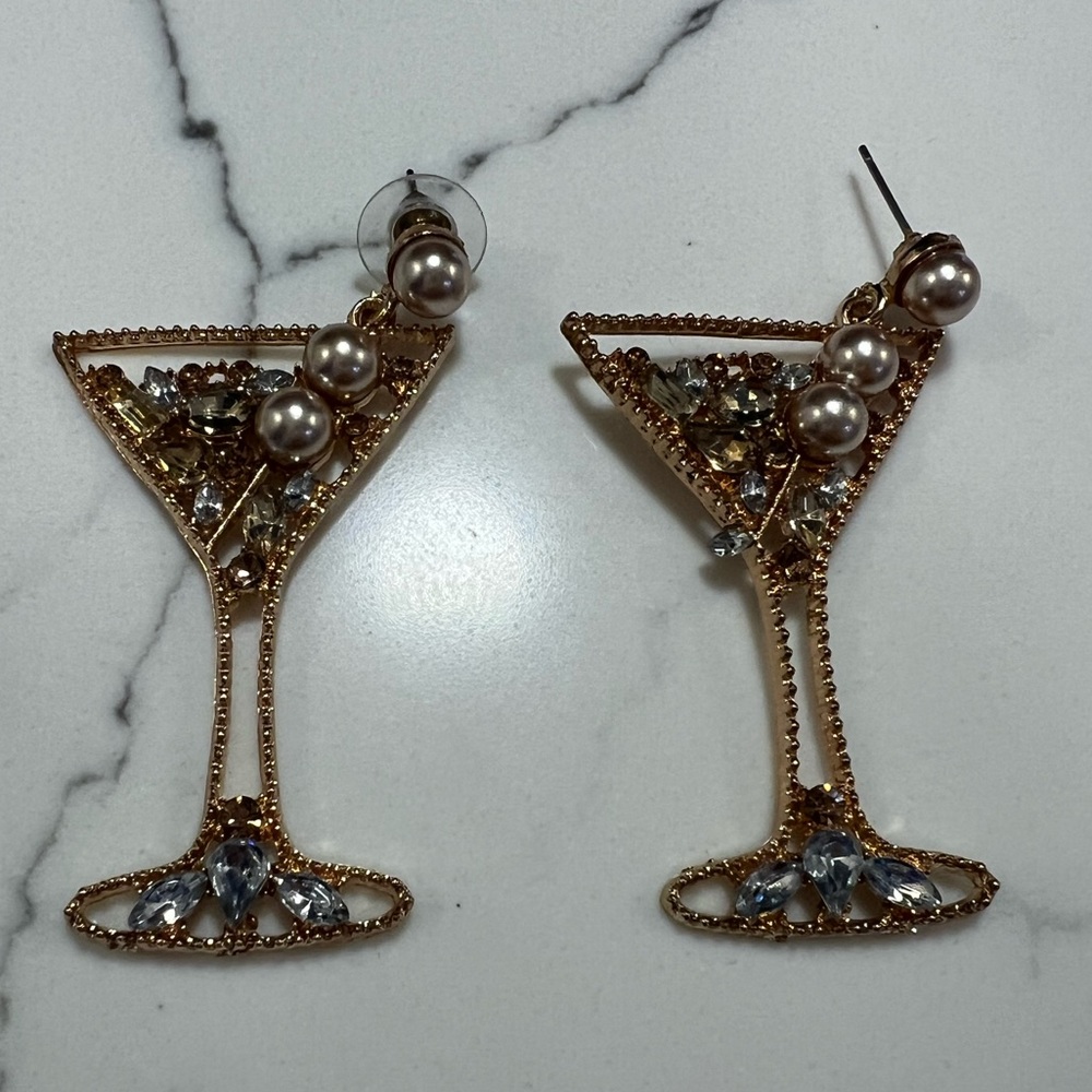 Chic Gold & Faux Gold Martini Earrings – Stylish Statement Jewelry 🍸✨